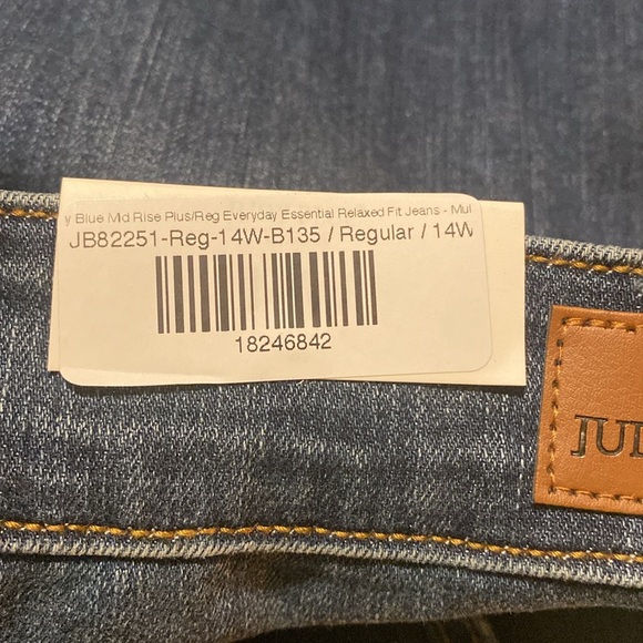 JUDY BLUE Mid Rise Plus/Reg Everyday Essential Relaxed Fit Jeans - Color DK ST - Picture 11 of 13